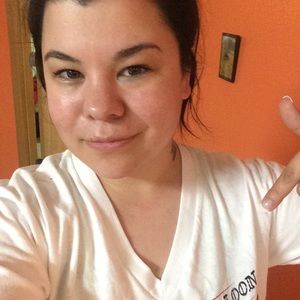 Meet your Posher, Mona